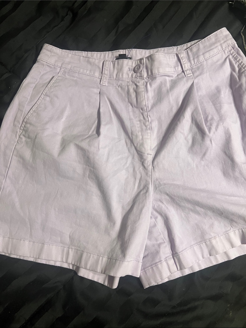 J Crew Women's Lilac Cotton Shorts - Casual Summer Style, size 6. GUC